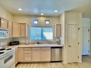Kitchen (2)