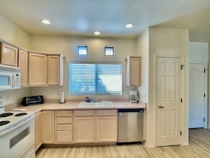 Kitchen (2)