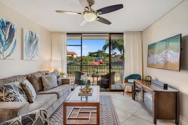 Pacific Shores B303 Living room 1