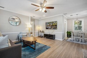 Cozy living area with Smart TV - Bring your login info for your favorite channels like Hulu, Amazon Prime or Netflix - or watch any of the Free Apps