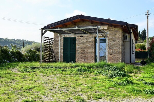 Außenseite Ferienhaus [Sommer]