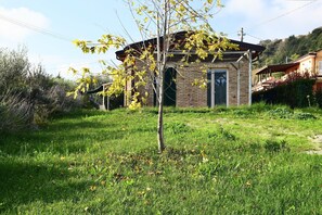 Außenseite Ferienhaus [Sommer]