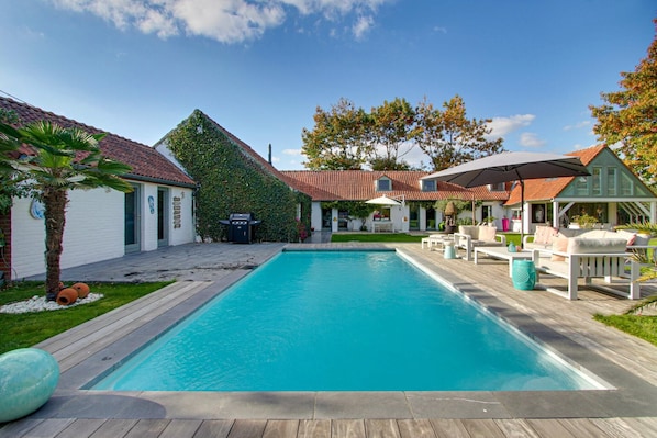 Schwimmbad des Ferienhauses