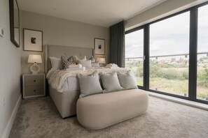 Bedroom 1: this delightful king-size en-suite bedroom looks out over green space.