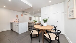 Light and bright living space with balcony 