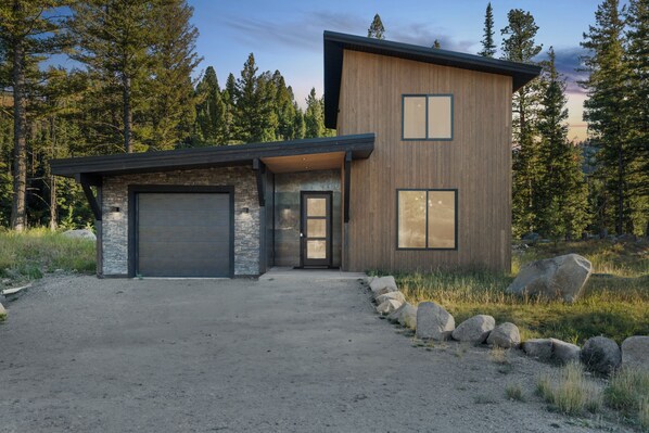 Welcome to The Basin, a luxury mountain cabin with all the comforts of home. 