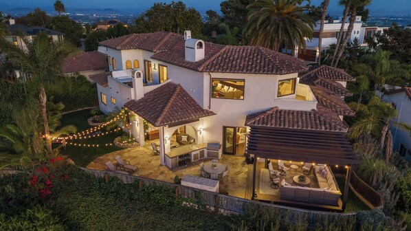 Sparkling outdoor paradise