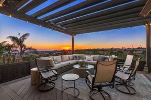 Sunset lounge under the pergola
