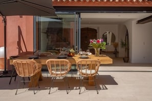 Outdoor dining