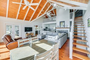 Dining Area | 1st Floor | Dishware & Flatware Provided