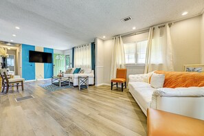 Living Room | Free WiFi