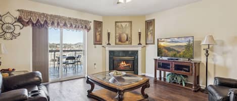 Spacious Living Room with Gas Fireplace and SMART TV with Cable & WIFI throughout vacation rental