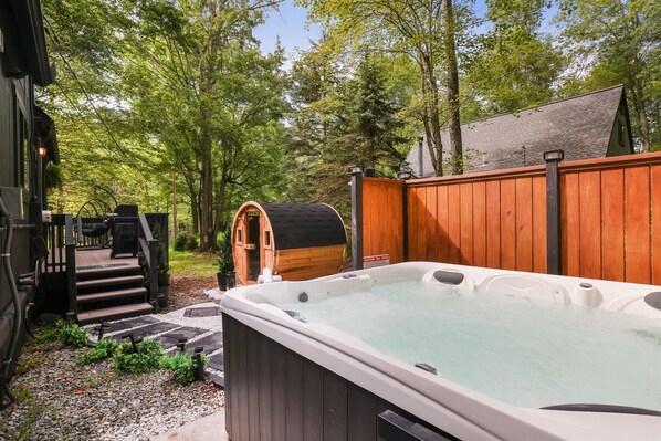 Outdoor spa tub