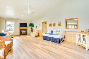 Living Room | Twin Daybed w/ Twin Trundle | Full Sleeper Sofa