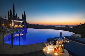 Pool area evening view 
Fantastic sunsets