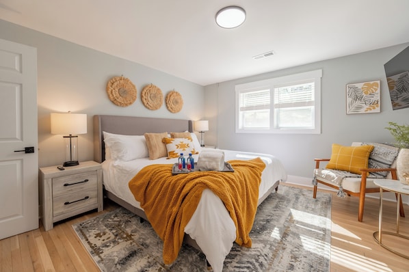 Bedroom 1 - King Bed