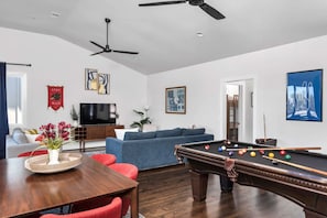 Spielezimmer