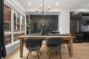 Dining table with seating for 6 & 3 additional seats on the island.