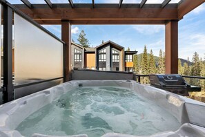 Private 5-person hot tub.