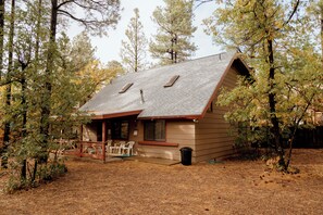 10 19 24NorthwoodResort Cabin#11 1