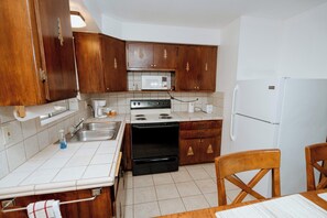 10 19 24NorthwoodResort Cabin#8 6 (1)
