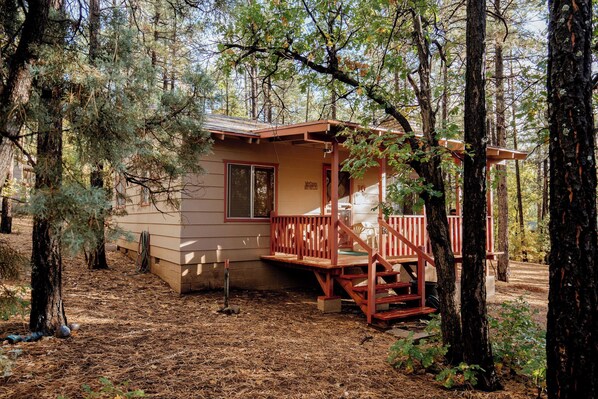 10 19 24NorthwoodResort Cabin#10 1