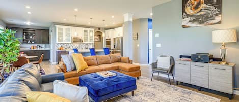 Union City Vacation Rental | 2BR | 1.5BA | 2,476 Sq Ft | Stairs to Access