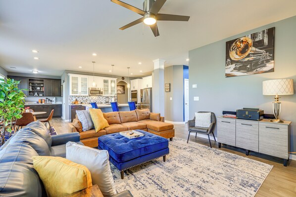 Union City Vacation Rental | 2BR | 1.5BA | 2,476 Sq Ft | Stairs to Access