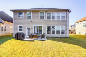 Backyard | Gas Grill | Outdoor Dining