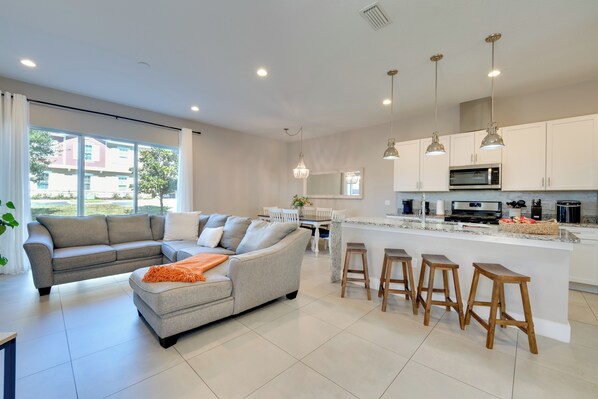 Kissimmee Vacation Rental | 5BR | 6BA | 2,100 Sq Ft | 1 Step Required