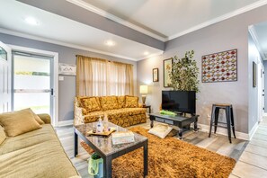 Living Area | Smart TV