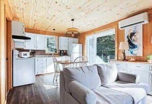 Kitchen and dining table (1)
