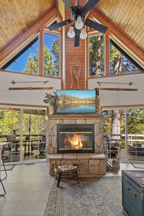 Living room features SmartTV and fireplace