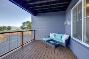 Covered Balcony | Outdoor Dining Area | Grill
