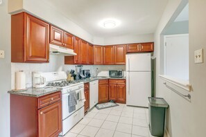 Kitchen | Single-Story Apartment | Free WiFi | Central A/C & Heating
