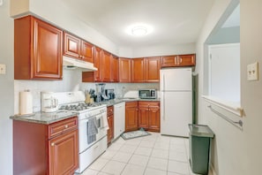 Kitchen | Single-Story Apartment | Free WiFi | Central A/C & Heating