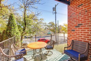 Private Balcony | Outdoor Dining Table