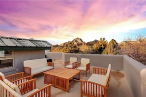 Enjoy the breathtaking red rock vistas from the rooftop deck!