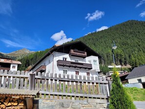 Sky, Cloud, Plant, Mountain, Building, Highland, Tree, House, Landscape, Leisure