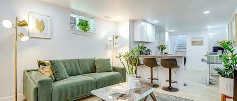 Denver Vacation Rental | 2BR | 2BA | Steps to Enter | 900 Sq Ft