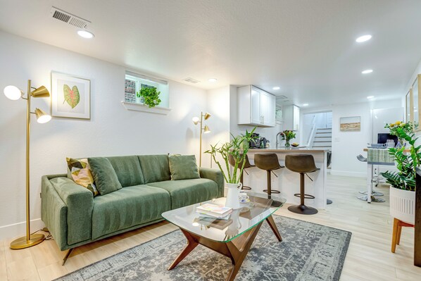 Denver Vacation Rental | 2BR | 2BA | Steps to Enter | 900 Sq Ft