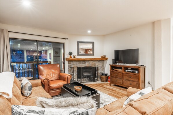 Living Room, Wood-Burning Fireplace, Flatscreen TV