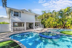 Pool, Whirlpool, Patio, Swim up Bar, Patio Lounge & the "19th Hole" Outside Bar