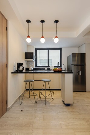 La cocina está equipada para su completo uso.
