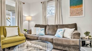 The perfect living room for friends and family here in Lakewood, Ohio! Spacious and cozy, it’s designed for comfort and togetherness—whether you’re enjoying a movie night, chatting, or just relaxing, this room makes every moment special.
