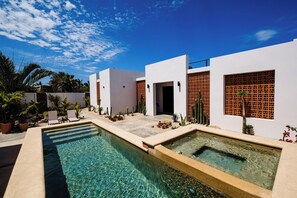 Main villa with Pool and hot tub 