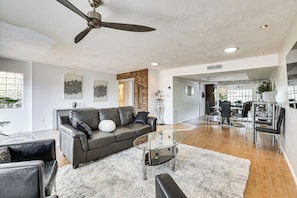 Living Room | Smart TV | Free WiFi