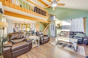 Living Room | Central Heating & A/C | Free WiFi | Board Games | 1st Floor