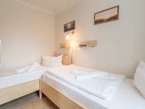 Schlafzimmer 2 mit zwei Einzelbetten