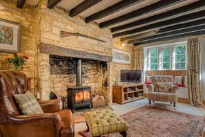 Primrose Cottage, Blockley Sitting Room - StayCotswold